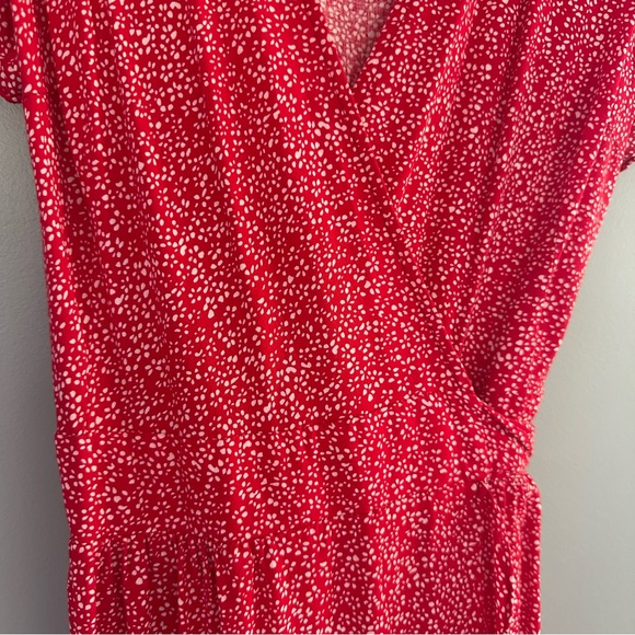 Elegant Red Wrap Dress - Picture 5 of 6